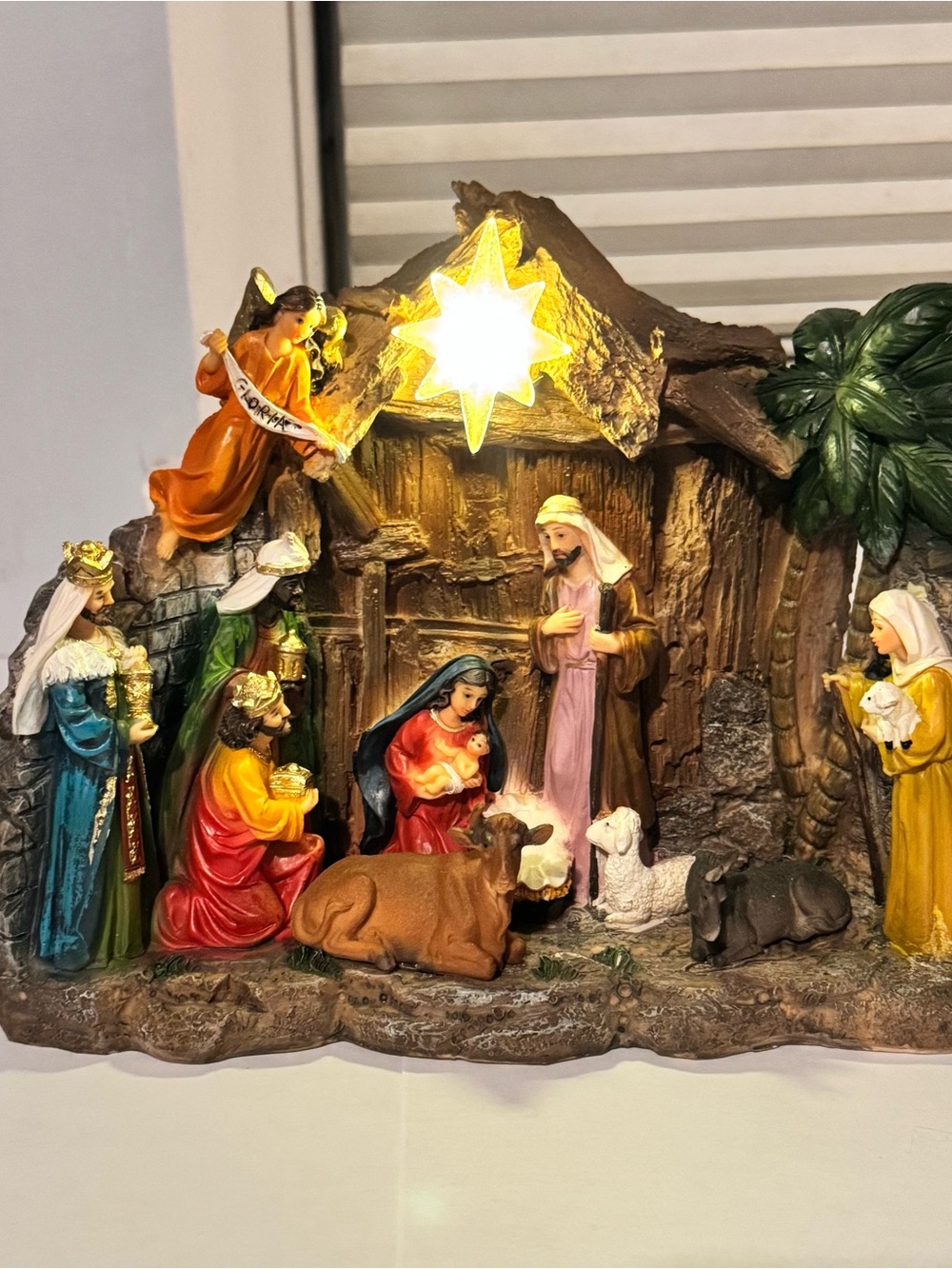 Nativity with LED light - Picture 3 of 6